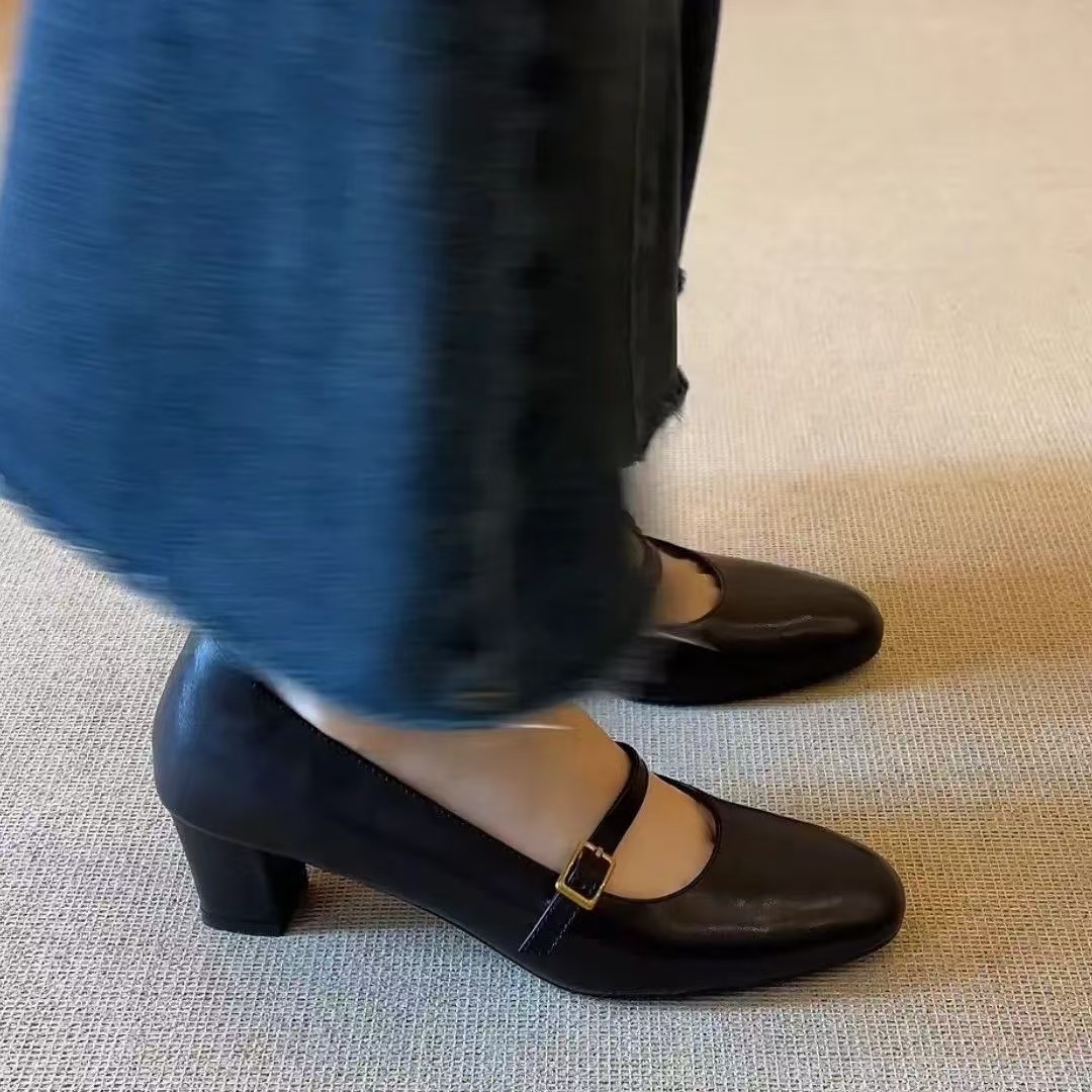 2026 verano retro cabeza redonda hombre perezoso un pedale de color sólido grueso Mary Zhenzhao zapatos de moda de viaje simple