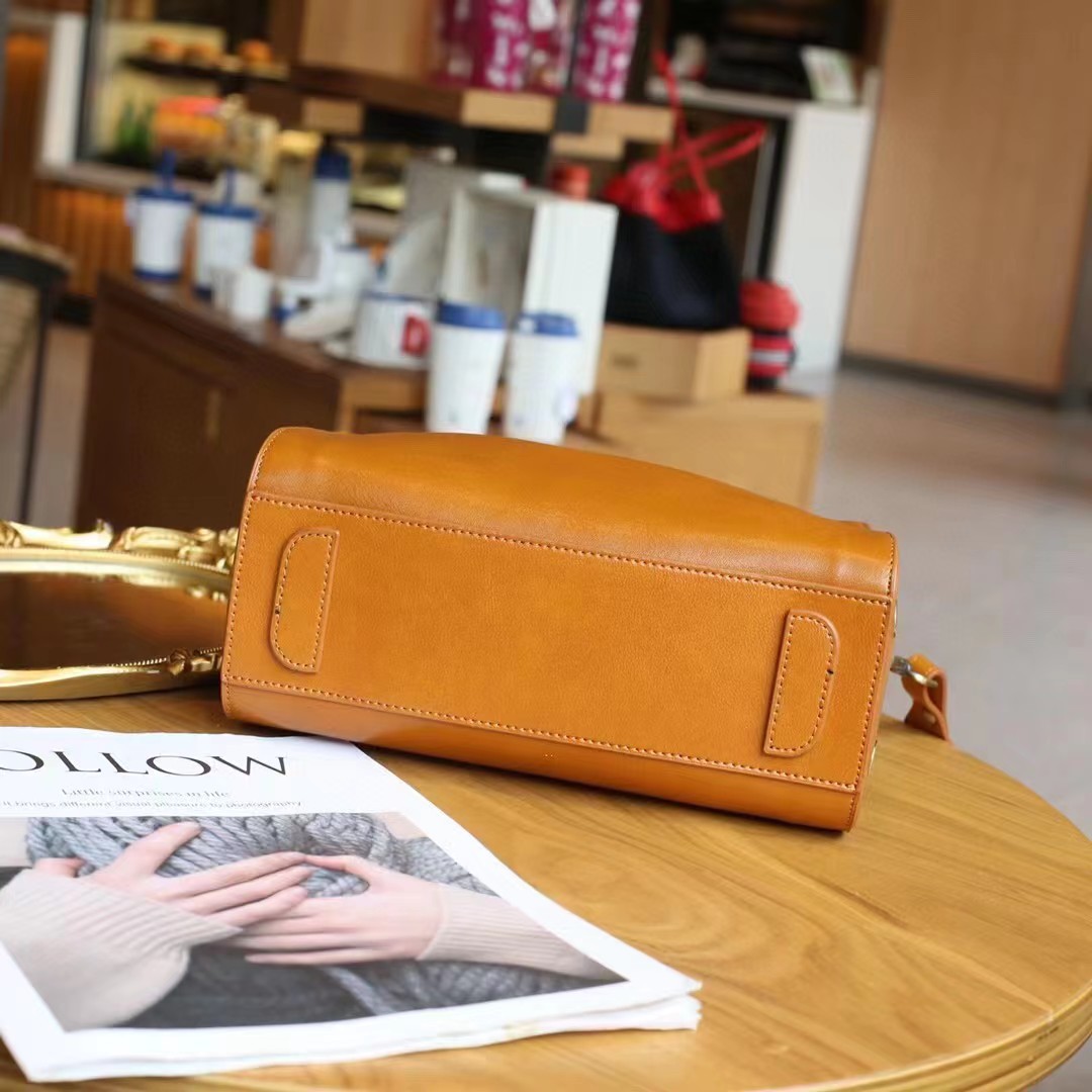 2025 春夏ハイエンド大容量レディースバッグボストンレトロ小さなスクエアバッグ女性のクロスボディソフトレザーショルダーバッグ直販