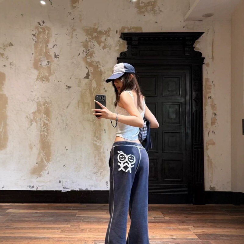 2026 early autumn new Korean-style matchman pattern, color-washed, slightly flared, embroidered, elastic waist, casual high-waisted long pants 2026 early autumn new Korean-style matchman pattern, color-washed, slightly flared, embroidered, elastic waist, casual high-waisted long pants