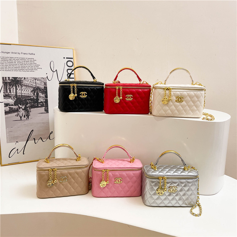 Foreign Trade Quilted Handbag, Fashionable New Chain Shoulder Bag for Women, High-End Small Fragrance Cross-Body Makeup Box Bag