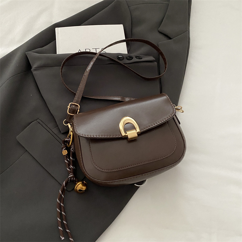 A principios de la primavera de 2025, bolsos de silla de moda casuales coreanos, bolsos de mujer de alta calidad.