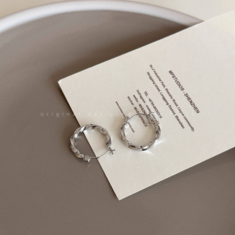 Advanced Feminine Temperament, 2024 New Round With Small And Cool Style, Plain Earrings_voghion.com
