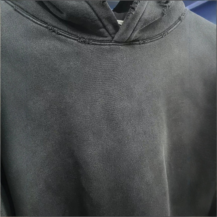 Moletom com capuz unissex, modelo folgado, com estampa de letras da nova marca da moda de 2026, lavagem desgastada._voghion.com