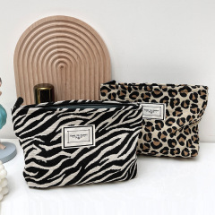 Portable makeup bag leopard print travel large capacity storage bag, cosmetics, coin, key, card holder for women, handbag