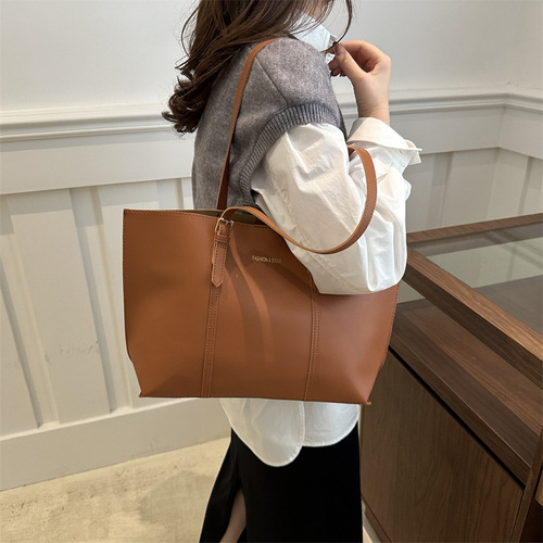 Retro Minimalist Elegant Commute Casual 2024 Winter New Stylish Color-blocked Large Capacity Shoulder Hand-held Tote Bag