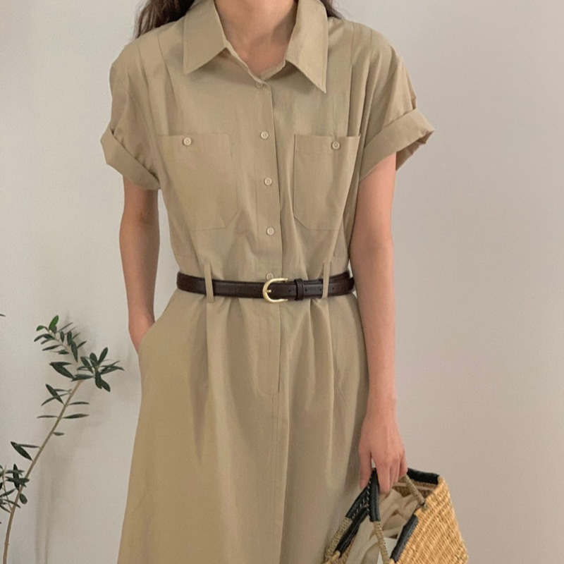 Korean-style casual long dress with a turn-down collar, double pockets, and a back slit with elastic waistband Korean-style casual long dress with a turn-down collar, double pockets, and a back slit with elastic waistband