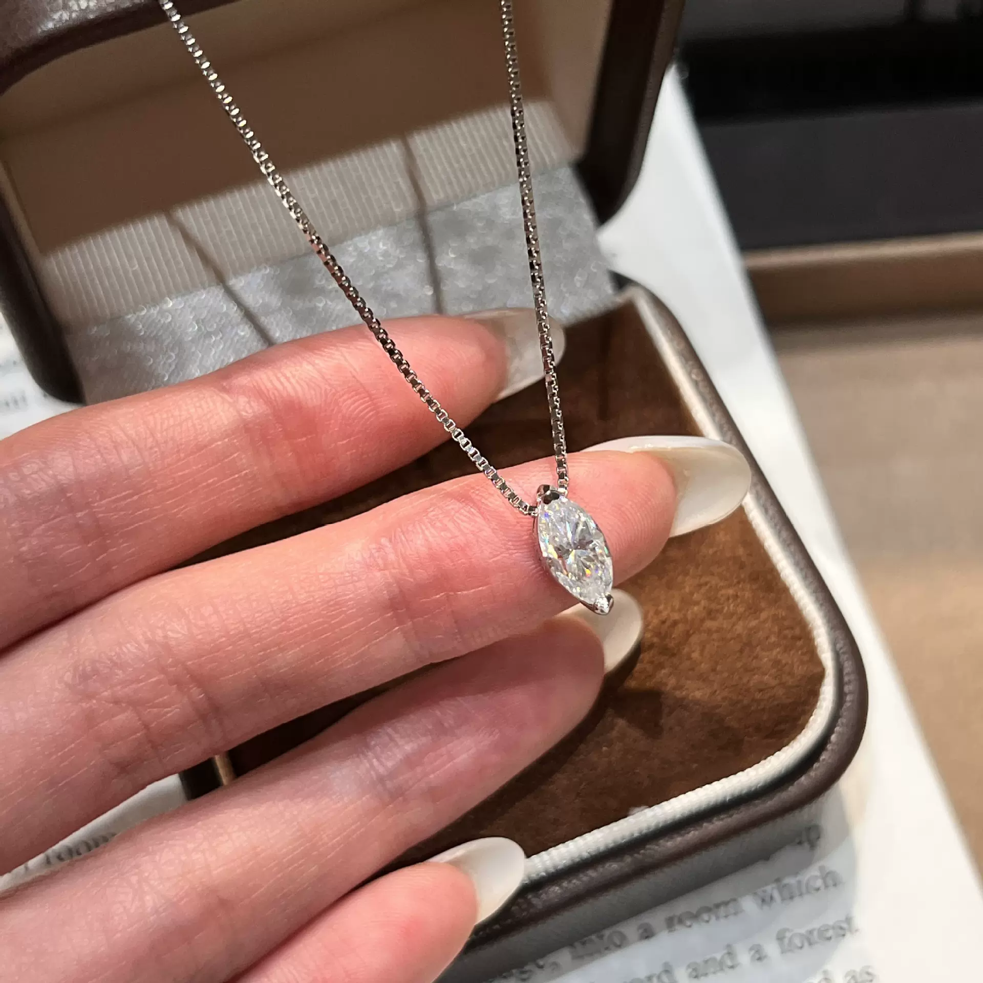 工厂直销S925银1克拉马眼形莫桑石吊坠项链日常通勤款简约锁骨链