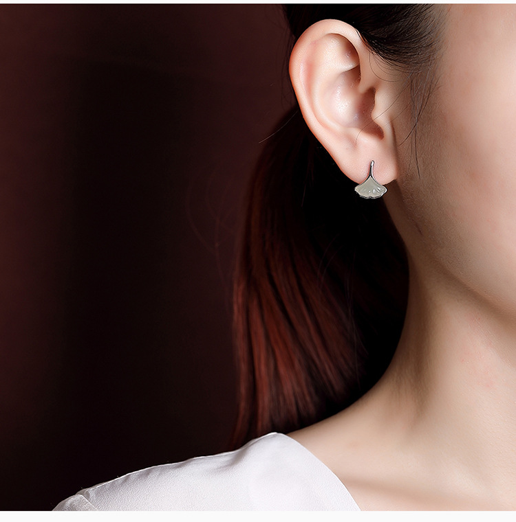 Bông tai lá bạch quả ngọc bích Hetian mạ vàng bạc S925 phong cách OL nhỏ tinh tế — Kiểu mạ bạch kim chi tiết 6