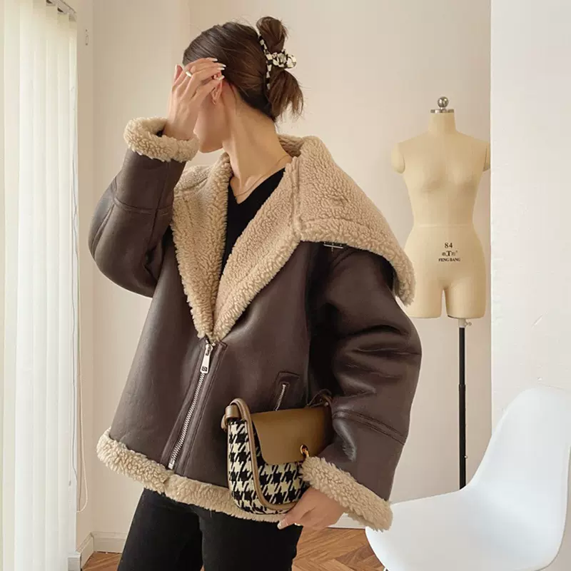 You/ 大翻领机车服~复合皮毛一体内里羊毛短款宽松外套女秋冬
