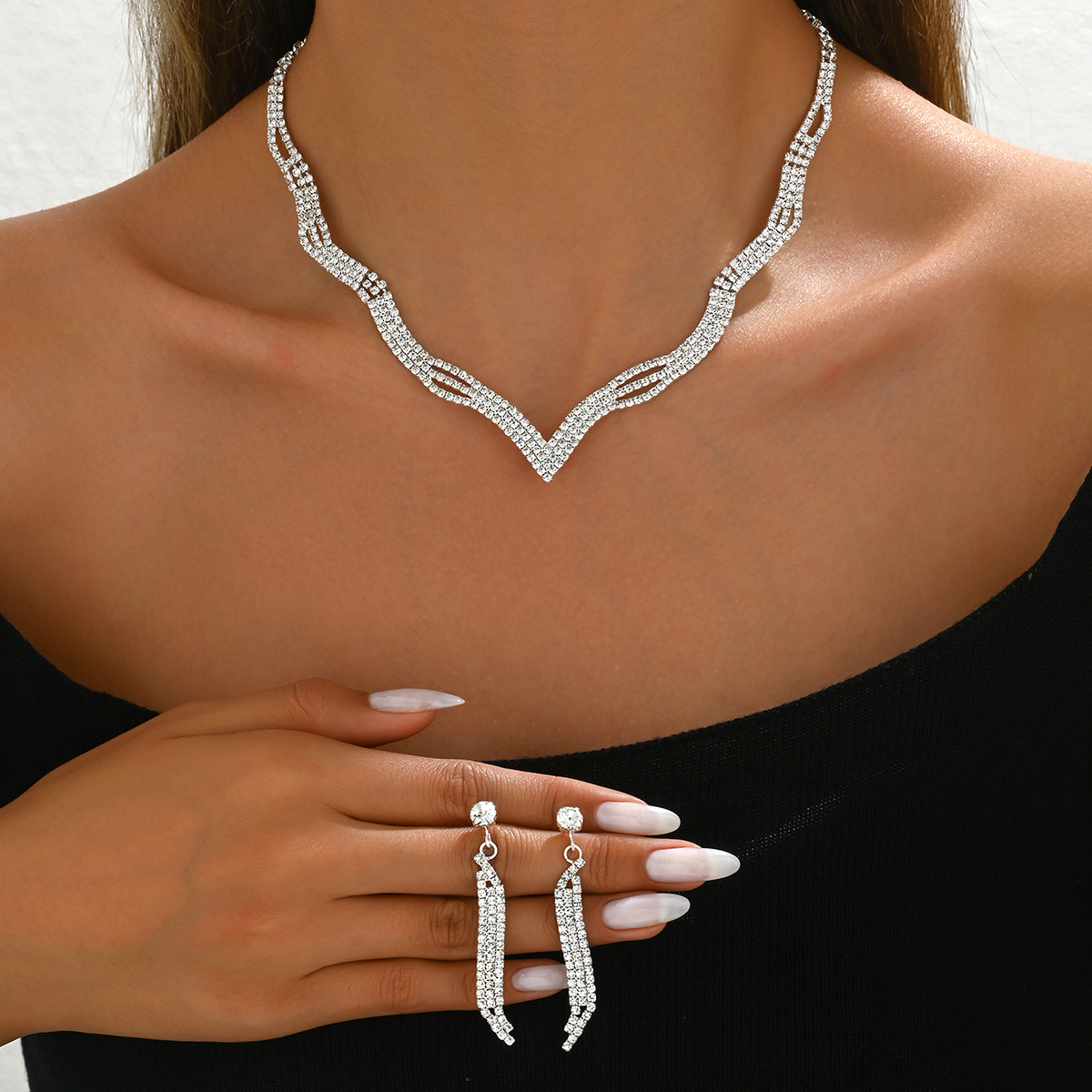 Nuevos productos de joyería de novia collar al por mayor Europa y América tres piezas conjunto de joyería de garra de diamante conjunto de suministro de comercio electrónico al por mayor