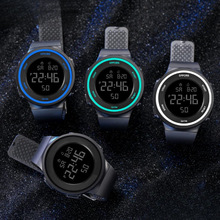 米游泳防水运动电子手表青少年成人手表男孩夜光初中学生男女表