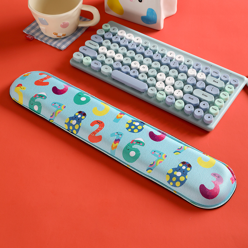 Alfombrillas de ratón transfronterizas, divertidas y variadas, reposamuñecas, alfombrillas de ratón de alta calidad con formas especiales, alfombrillas de ratón de dibujos animados para hombres y mujeres