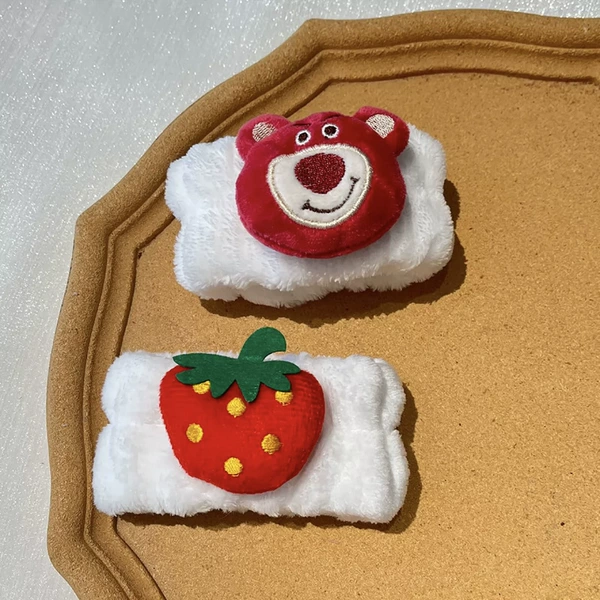 White wrist + bear + strawberry (1 each including packaging) (excluding packaging)