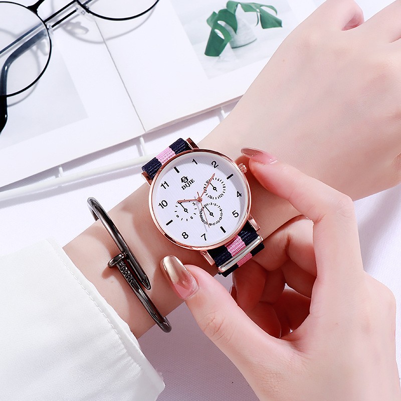 Reloj de arcoíris estilo INS – simple, casual, pequeño/fresco, versátil, estilo coreano/académico