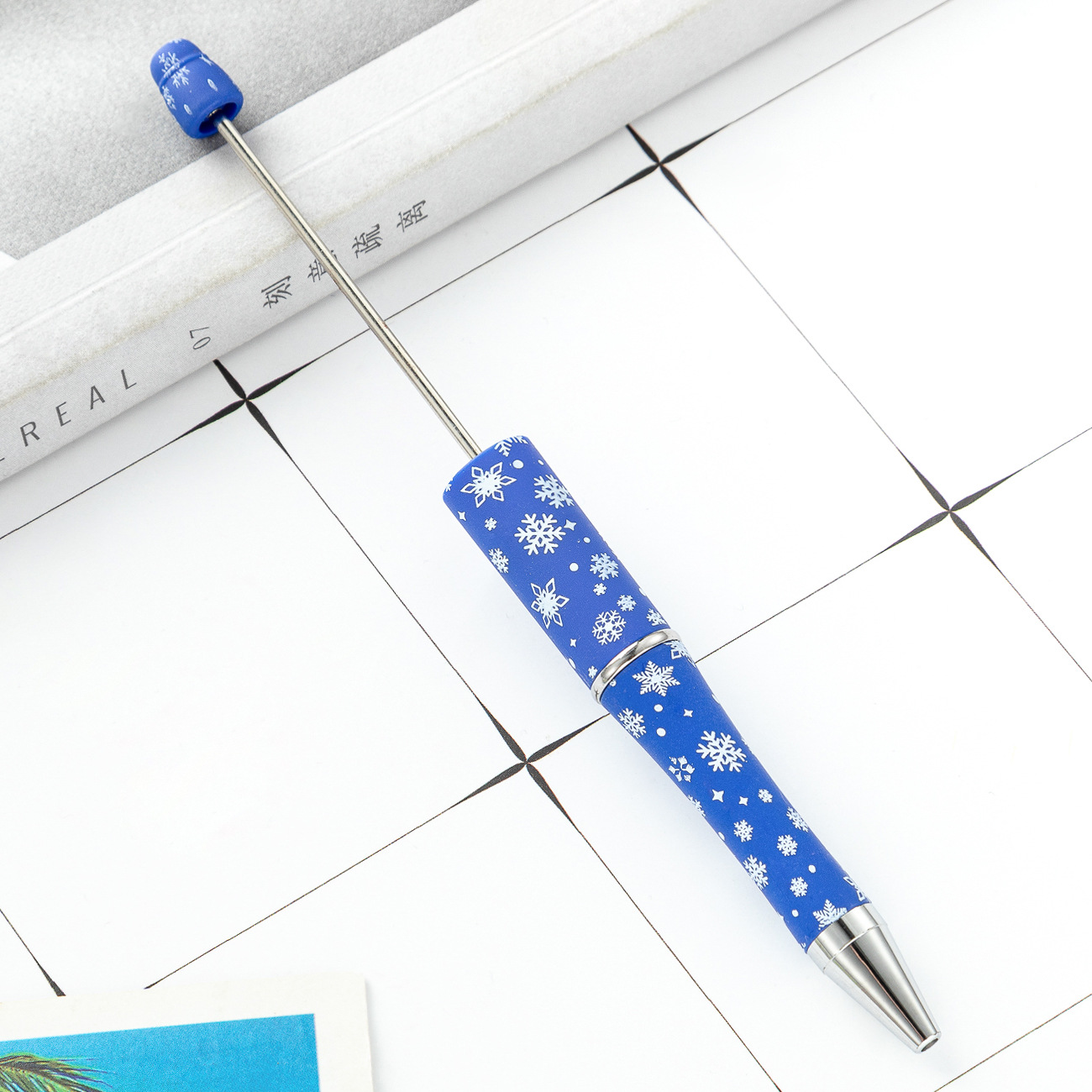 Pluma de cuentas de plástico bricolaje creativo hecho a mano estampado de leopardo pluma floral de cuentas de vaca impresión al por mayor nueva pluma de cuentas de plástico