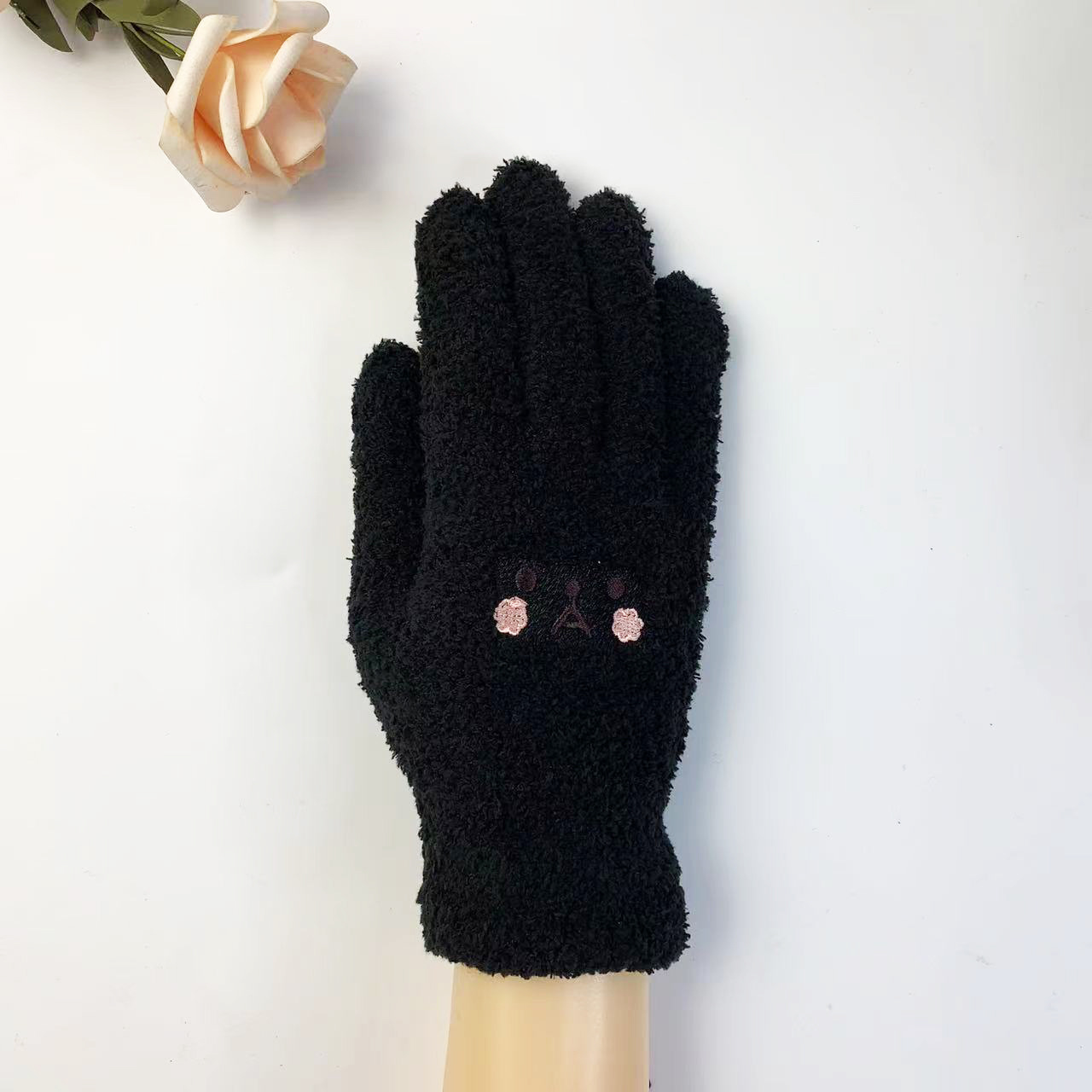 FUENTE fábrica al por mayor oso bordado lindo estudiante de dibujos animados engrosada invierno las mujeres calientes guantes punto felpa