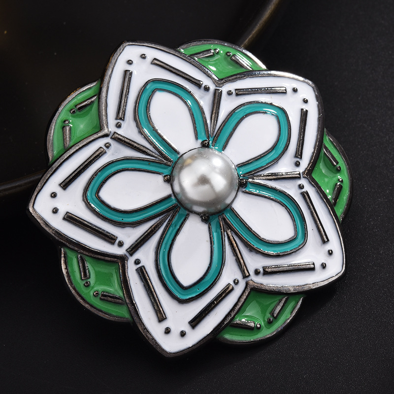 Elegant Flower Alloy Zircon Women's Brooches display picture 6