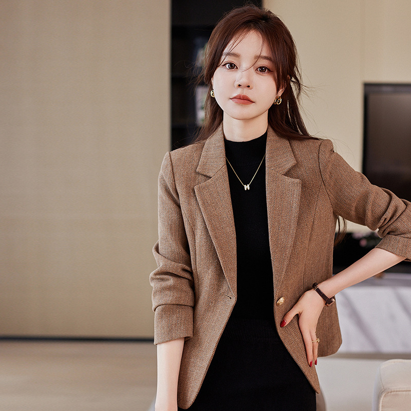Small suit jacket for women Spring and Autumn 2023 new small slim fit short casual temperament business wear suit top Small suit jacket for women Spring and Autumn 2023 new small slim fit short casual temperament business wear suit top