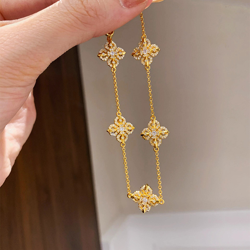 Sand Gold Cross Diamond Pestle Bracelet, Red Small Lucky Four-Leaf Clover Jewelry for the Year of Birth, Light Luxury and High-End