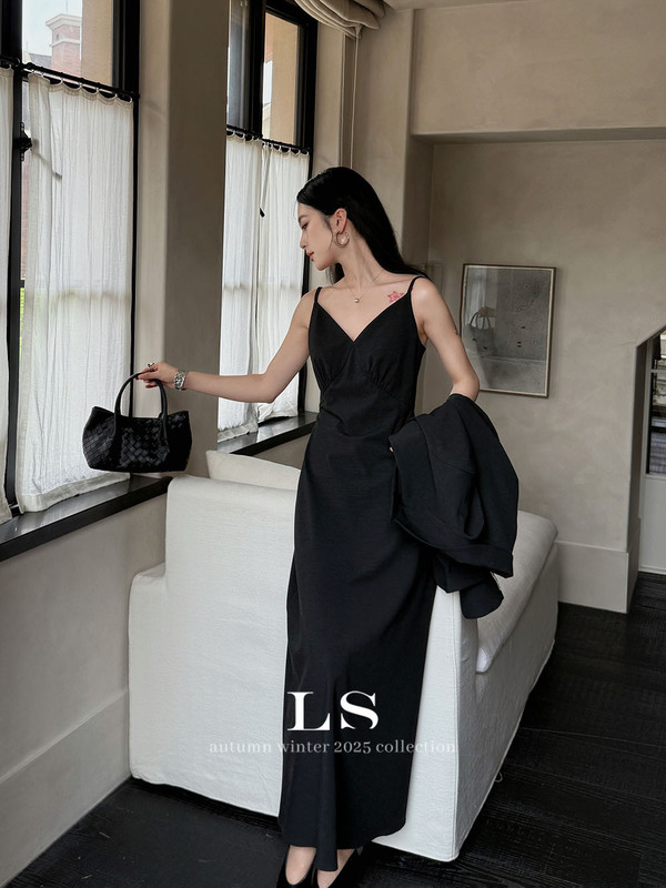 【LS新品牌】黑标极简大牌 早秋上新极简时尚v领吊带连衣裙30296#|undefined