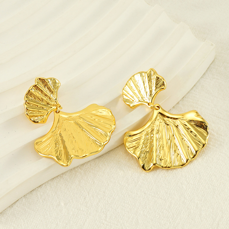 Pendientes de hoja de ginkgo de acero inoxidable Amazon transfronterizo Pendientes elegantes de nicho de moda exagerados de alta gama para mujeres europeas y americanas