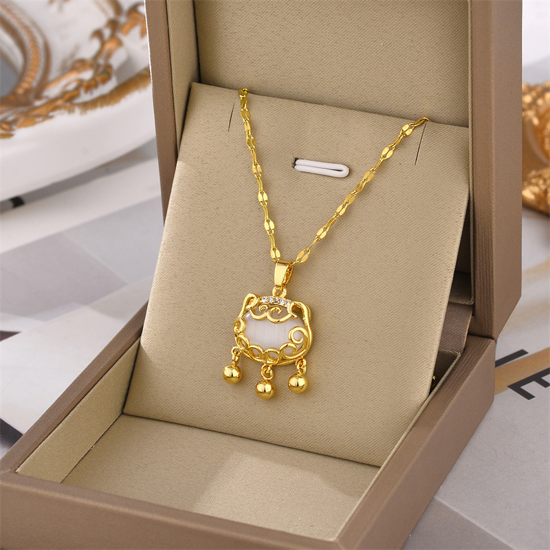 Collar de acero de titanio para mujeres simple y versátil estilo ligero de lujo nicho diseño de alta calidad no decoloración joyería de cadena de clavícula al por mayor