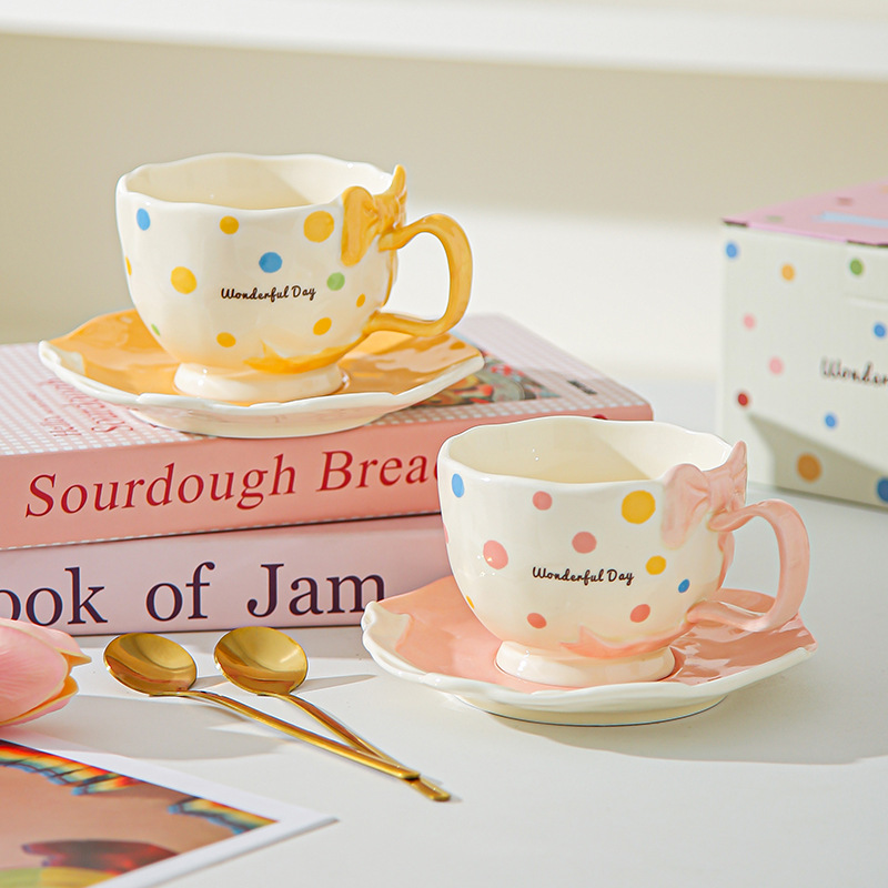 Taza de café de cerámica de lujo ligera británica, taza de café de la tarde doméstica, taza de café de estilo europeo, pequeño conjunto de tazas de café de Phnom Penh, regalos para chicas