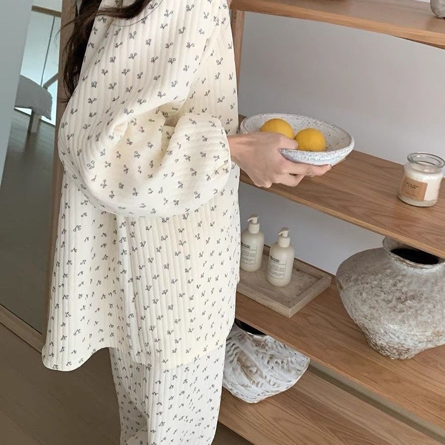 Aumentar el tamaño otoño y invierno nuevo aire de algodón intercalado grueso abrigo pijamas de encaje de flores trituradas set de cuello redondo para mujeres