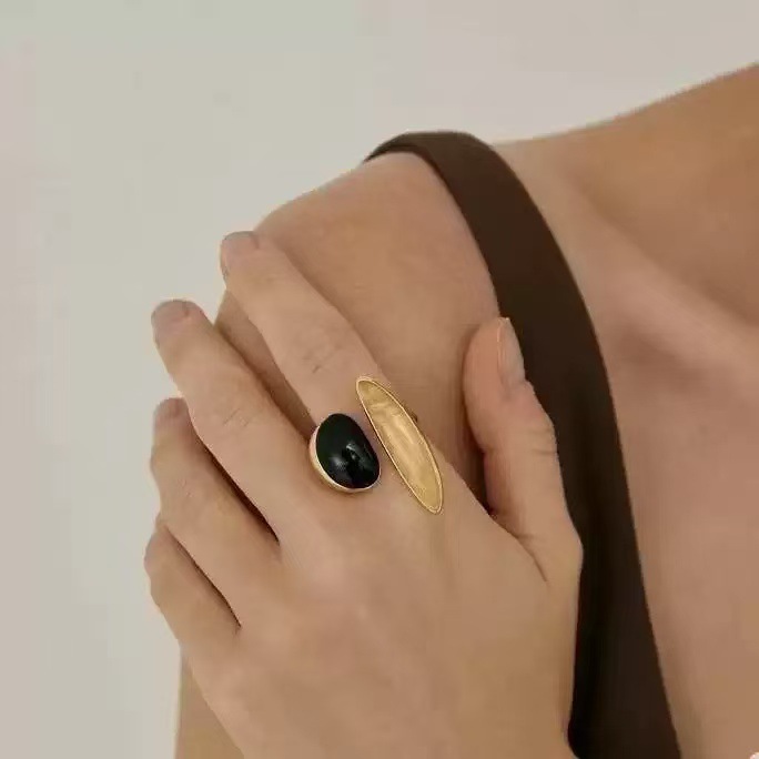 Anello da donna in stile europeo e americano INS, semplice, irregolare, leggero, alla moda, versatile, di alta qualità._voghion.com