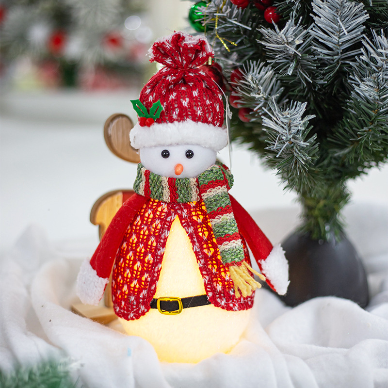 ARTISTRY TRANSIERO Nueva versión Q de luz LED Santa Claus muñeca botón batería regalo muñeco de nieve divertido pequeño adorno