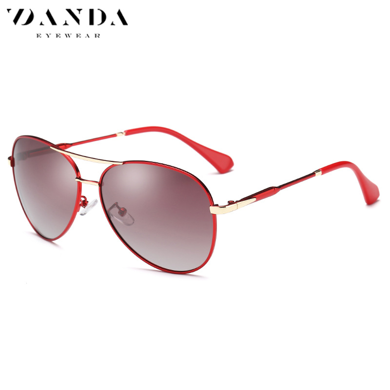 Nuevas gafas de sol para mujer Fashion Net gafas de sol rojas de metal de dos colores 8071 conductores que conducen gafas de sol polarizadas progresivas