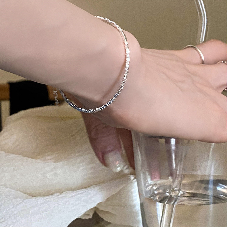 Design minimalistic brand small beaded bracelet
