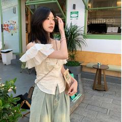 一字肩のカーディガンのシャツの女性の夏のデザイン感があります。