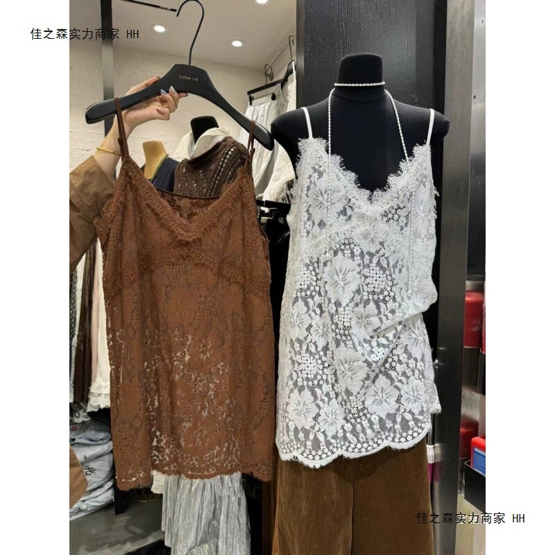 New Arrival: White Lace Hollow-Out Camisole with a Stylish Design, Suitable for Outerwear, Fashionable Loose-Fitting Top