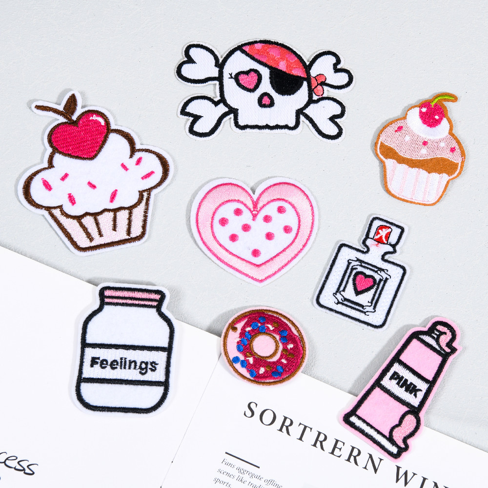 馨文厂家现货电脑绣花布贴粉色嘴唇口红杯子蛋糕款服装鞋帽搭配外