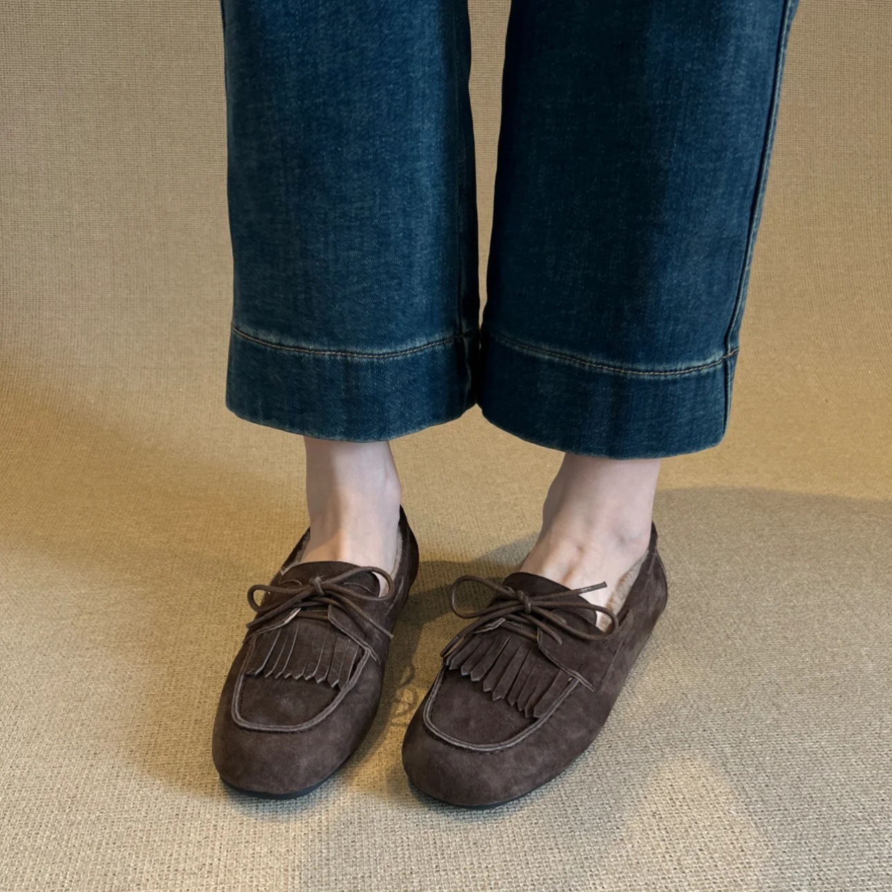 Dam loafers i äkta läder med mockatofsar och plyschfoder_voghion.com