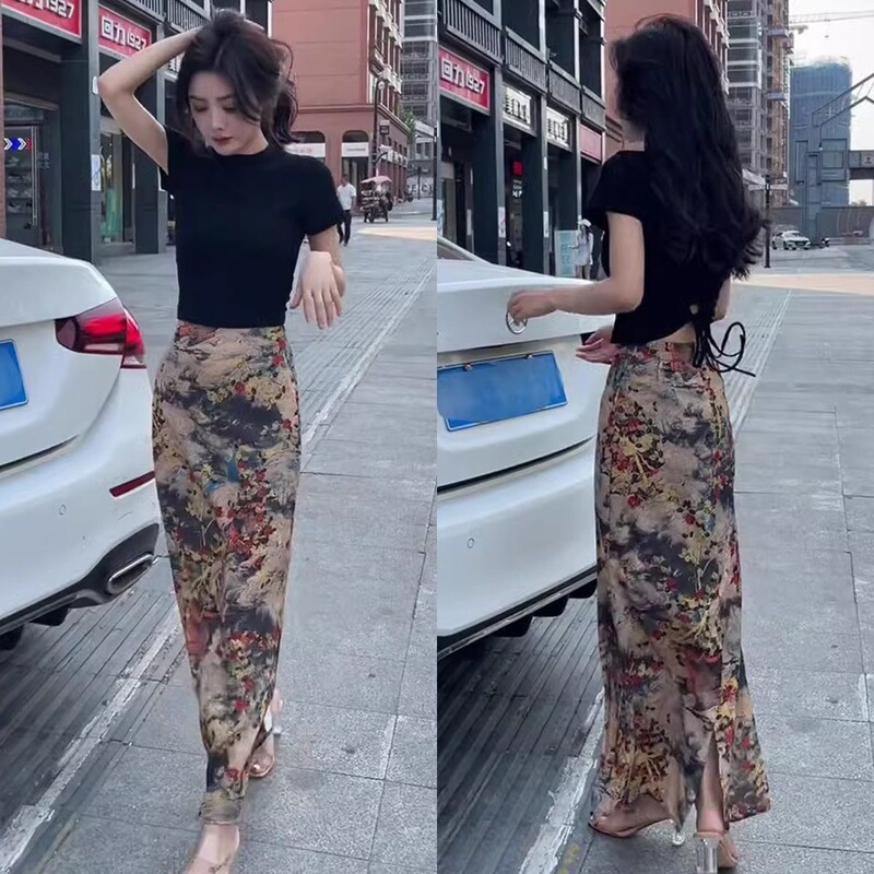 Summer Matchinging Set of New Slimming Look Short-Sleeved T-Shirt Tops, Retro Floral High-Waisted Skirts, Two-Piece Set for Women