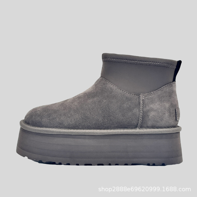 河南の桑の坂の村の新型のミニの迪普の靴の厚い底の鉛筆の弾力の靴下の筒の靴の低い筒の短い項の雪の地の靴