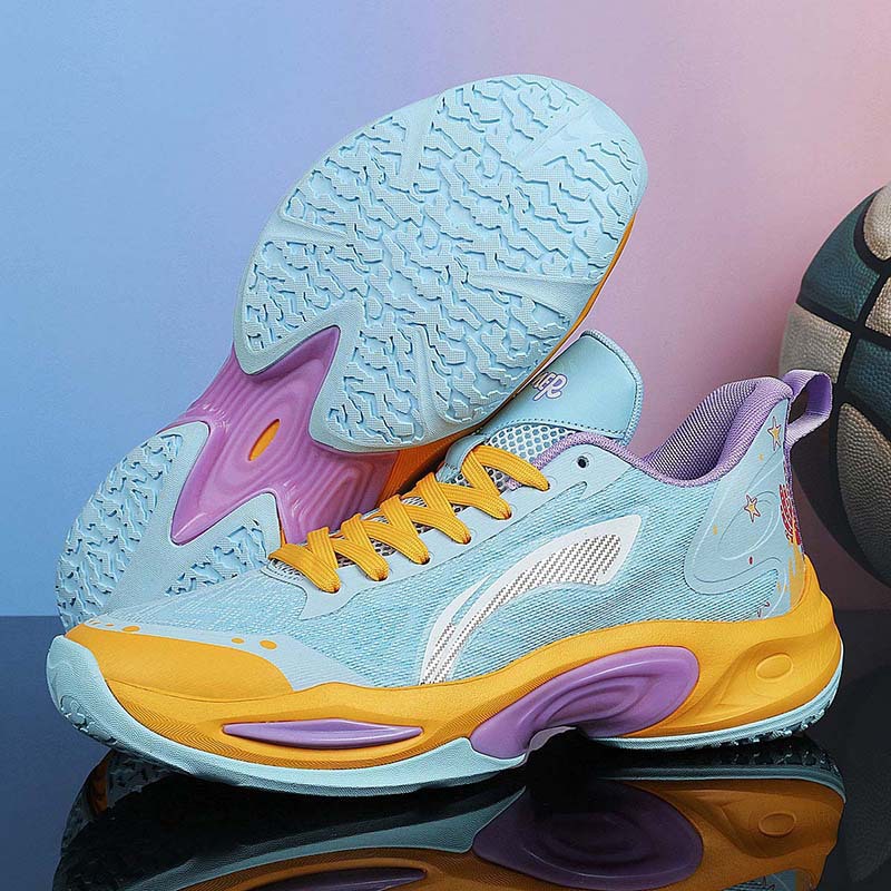 Ultra light fashionable basketball sneakers