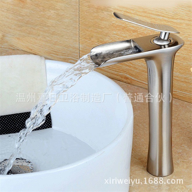 All-copper white and gold antique waterfall basin, cold and hot water faucet, retro bathroom basin, sitting single-hole mixed water Application Scenario