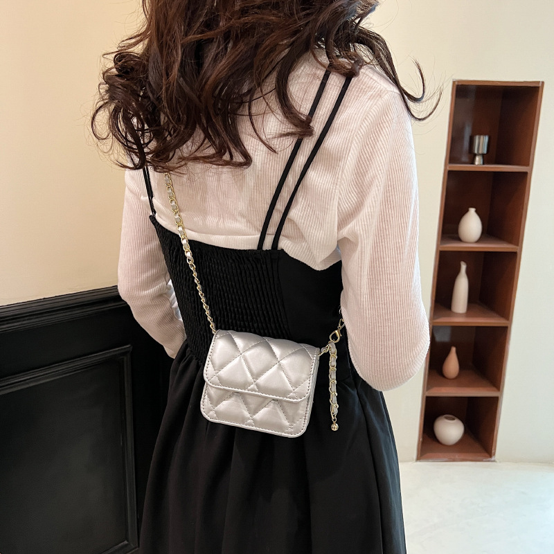 Estilo coreano estilo Chanel lápiz labial bolsa 2023 verano nueva cadena bolsa rómbica bordado hilo bolso de hombro mini bolsa de mensajero para las mujeres