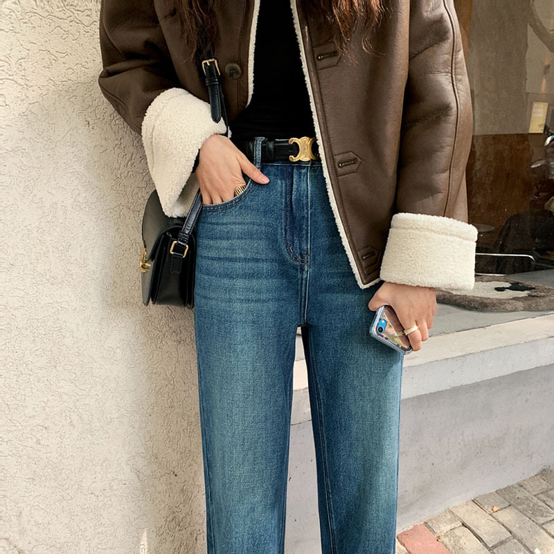 ダークブラウン