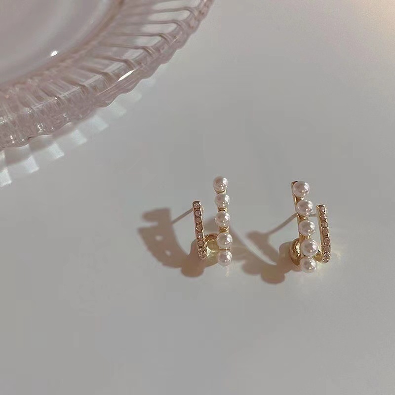 Cubic Zirconia And Pearl Stud Earrings For Everyday Elegance_voghion.com