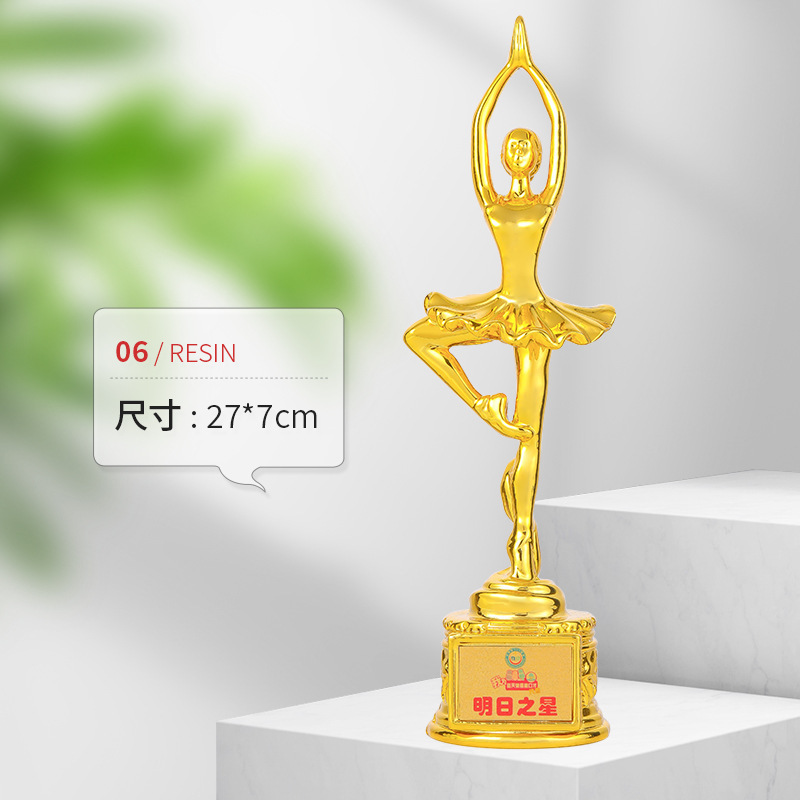 Un trofeo de resina evento de danza creativo oro plata bronce pentagramas estrella corona reunión anual del personal concesión de premios