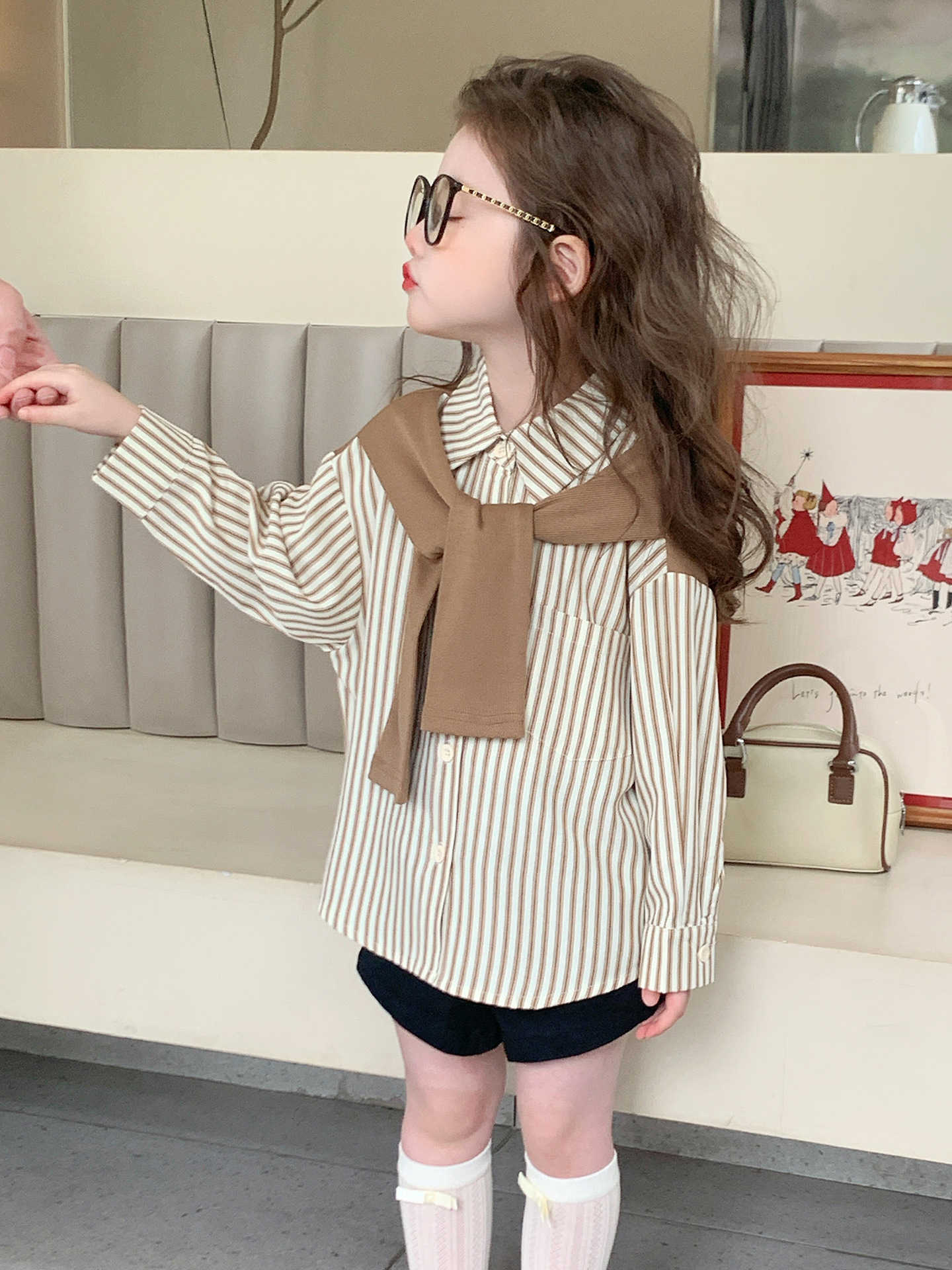 Camisas de chal de rayas de primavera y otoño 2025 nuevas camisas de manga larga de otoño de bebés femeninas