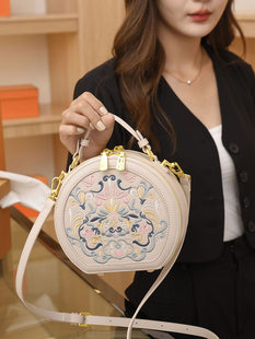 Handheld trend one-shoulder bag, high-end, with embroidery, Chinese style