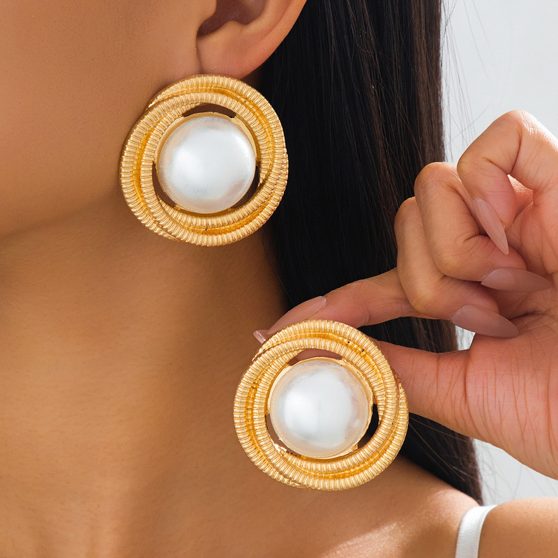 A Pair of Large Pearl Geometric Irregular Line Texture Women's Earrings with a Fashionable and Unique Style A Pair of Large Pearl Geometric Irregular Line Texture Women's Earrings with a Fashionable and Unique Style