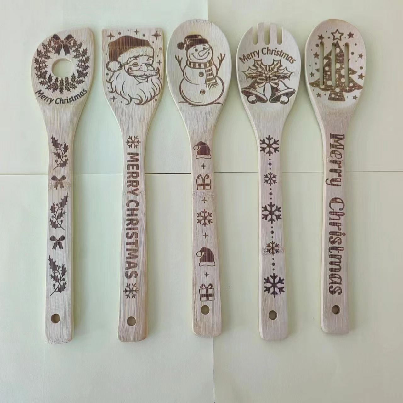 Espátula de cocina de bambú patrón de talla creativa pala espátula de cocina fabricante de seis piezas en stock