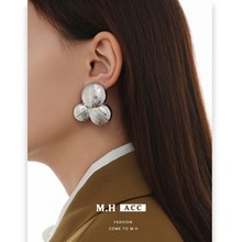 原创金色叶子耳环女韩系高级感个性小众精致925银针跨境批发耳饰