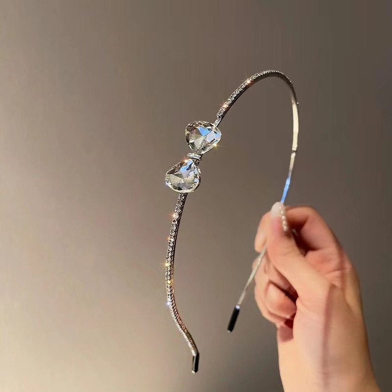 高級感のあるドリルの蝶結びのカチューシャ